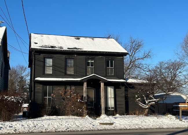 Building Photo - Stunning 5-bedroom in Conestoga Valley School District