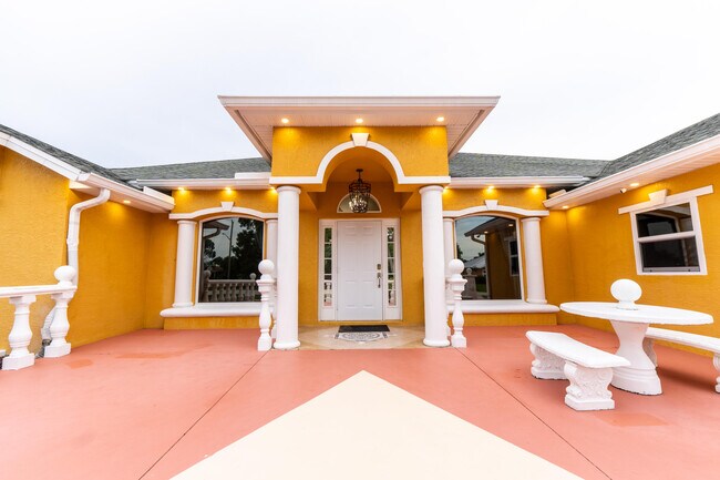 Building Photo - 2853 SE Melaleuca Blvd