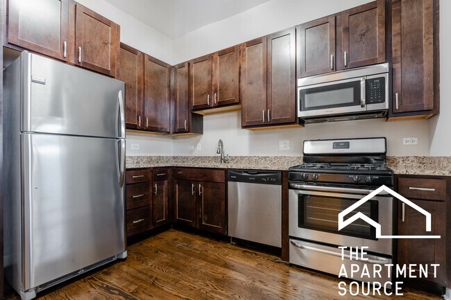 Building Photo - 1758 W Montrose Ave