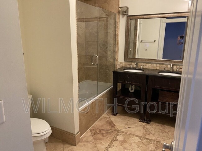 Building Photo - 1026 N New Jersey St