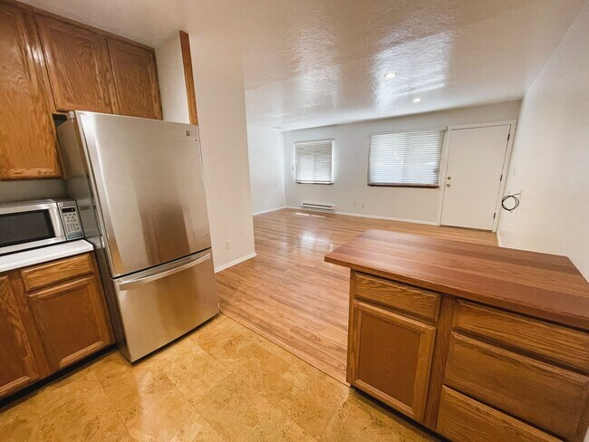 Building Photo - Modern 1st-Floor Studio with Resort Amenities & Prime Location