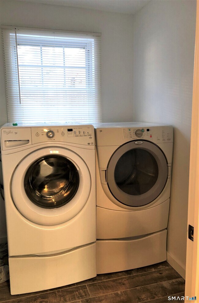 Building Photo - 63 Cottage Rd