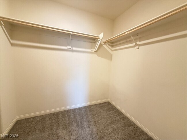Building Photo - 2662 Champagne Gold Ave