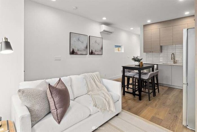 Building Photo - 4758 Green Lake Way N