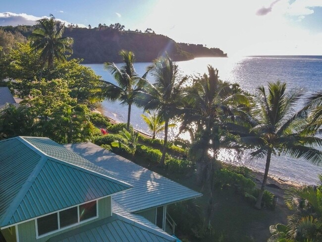 Building Photo - Furnished Anini Beach Front House 2 Bedrooms + Loft