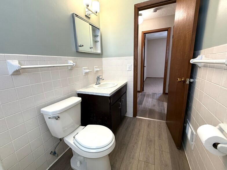 Building Photo - 1814 Spruce Dr