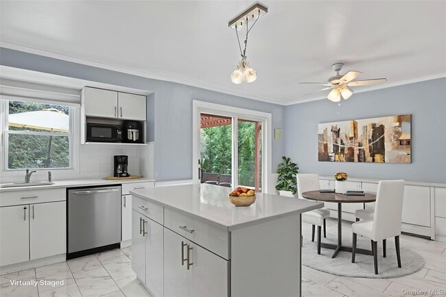 Building Photo - 11 Glenwood Rd