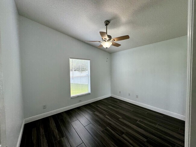Building Photo - 11056 Dawnview Ln