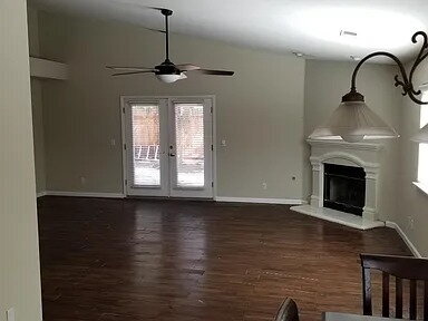 Building Photo - 3 bedroom 2.5 bath home.