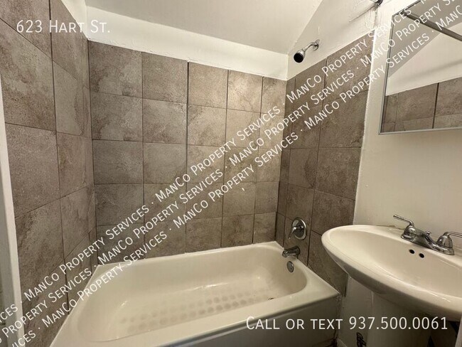 Building Photo - 623 Hart St