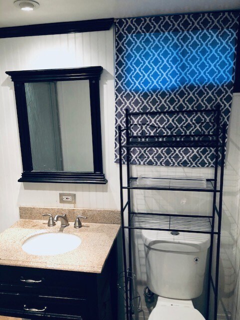 full bathroom - 7010 Hamlet Ave