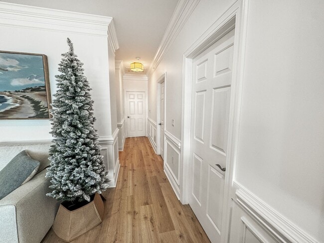 Building Photo - Fully Furnished Waterfront Elegance on Mai...