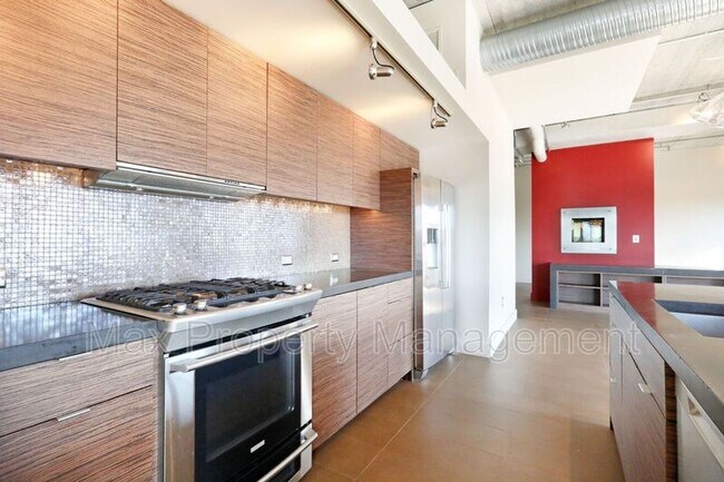 Building Photo - 309 E 5th St