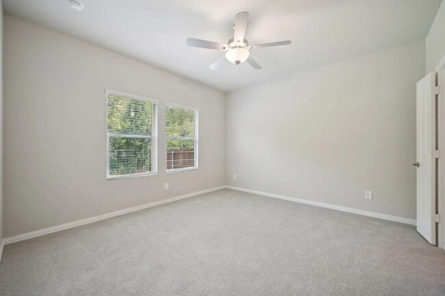 Building Photo - 524 Clover Crk Dr