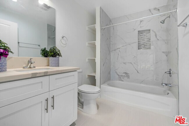 Building Photo - 11753 Iowa Ave