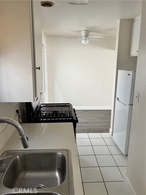 Building Photo - 640 W Imperial Ave