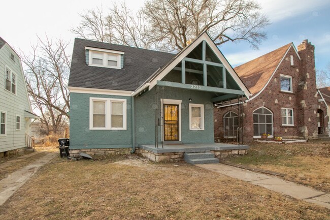 Building Photo - SO PRETTY - 2233 E 69th Street, Kansas Cit...
