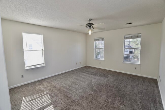 Building Photo - 21 N Trace Ct