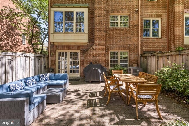 Building Photo - 5144 Woodmire Ln