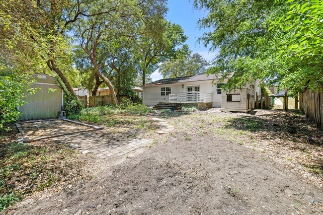 Building Photo - 419 Morningbird Ct