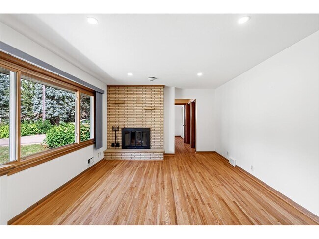 Building Photo - 6015 Aspen Rd