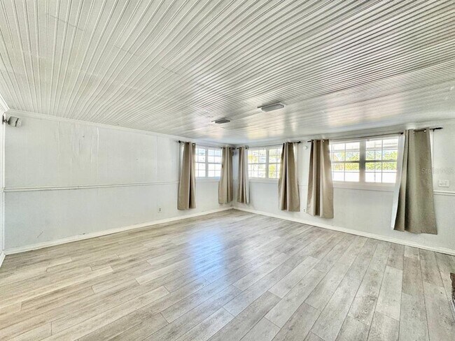 Building Photo - 2703 Westhigh Ave