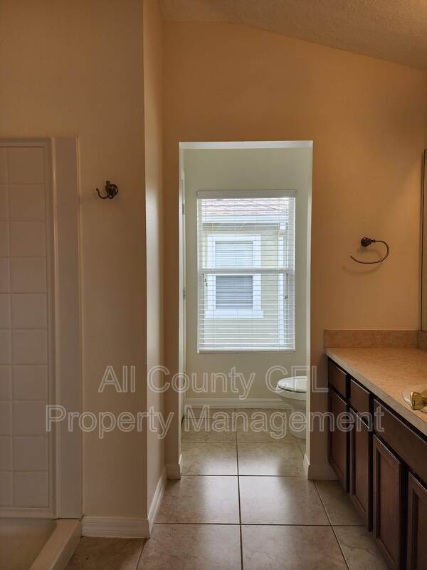 Building Photo - 1535 Broken Oak Dr