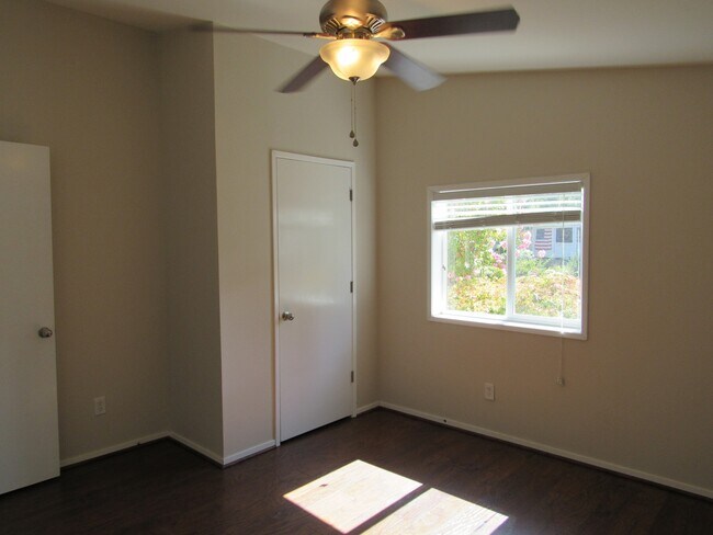 Building Photo - 14750 Cardoza Ct