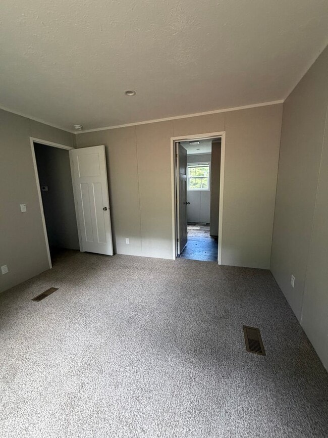 Building Photo - 4918 Greenwood Ln