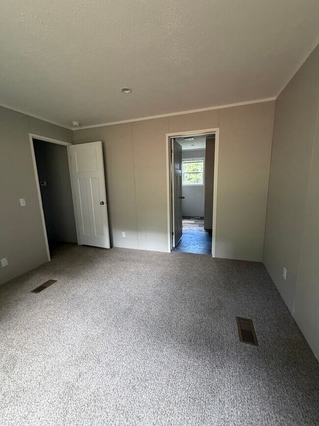 Building Photo - Coming Soon - Secluded 3 Bedroom 2 Bath Home in Spring Grove Schools!