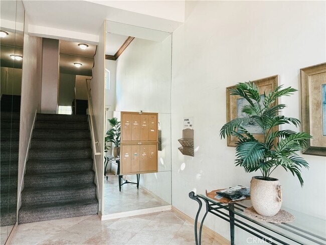 Building Photo - 10614 Eastborne Ave