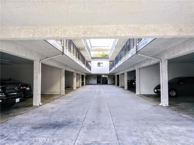 Building Photo - 501 E Hyde Park Pl