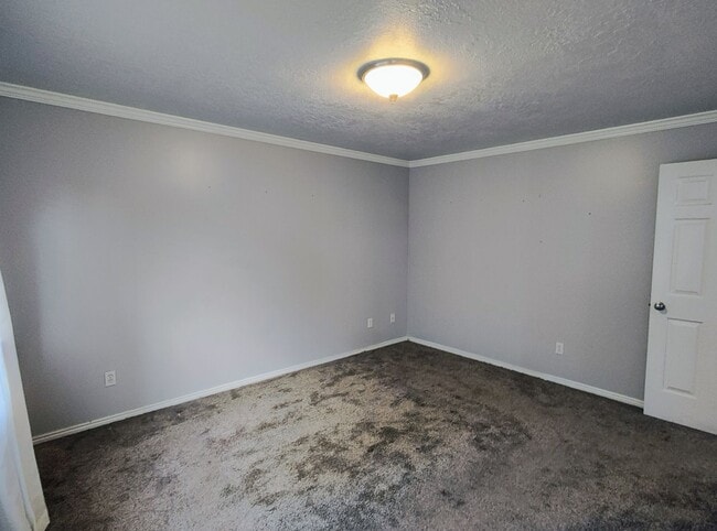 Building Photo - Great 4 Bd 3 Bath Home in Sandy