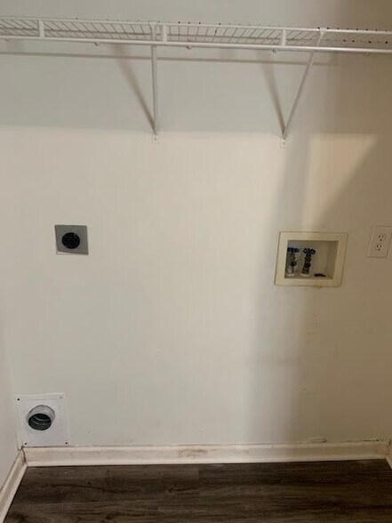 Building Photo - 2704 Bluff View Dr