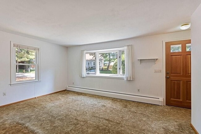 Building Photo - 1607 Longwood Dr