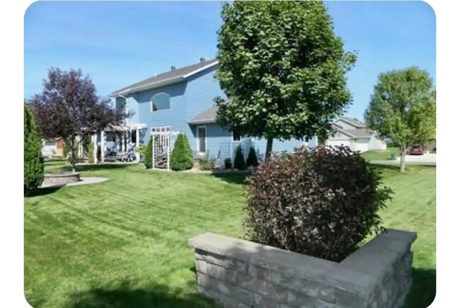 Building Photo - 810 Briarwood Dr