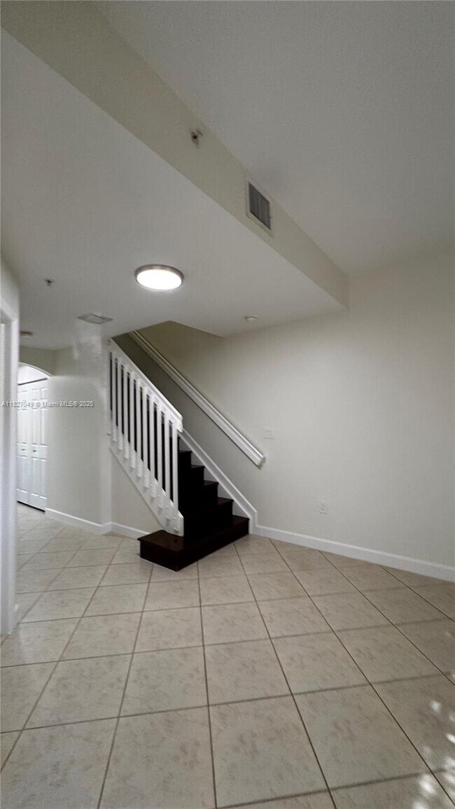 Building Photo - 985 SW 143rd Ave