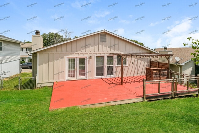 Building Photo - 1878 Fairfax Dr