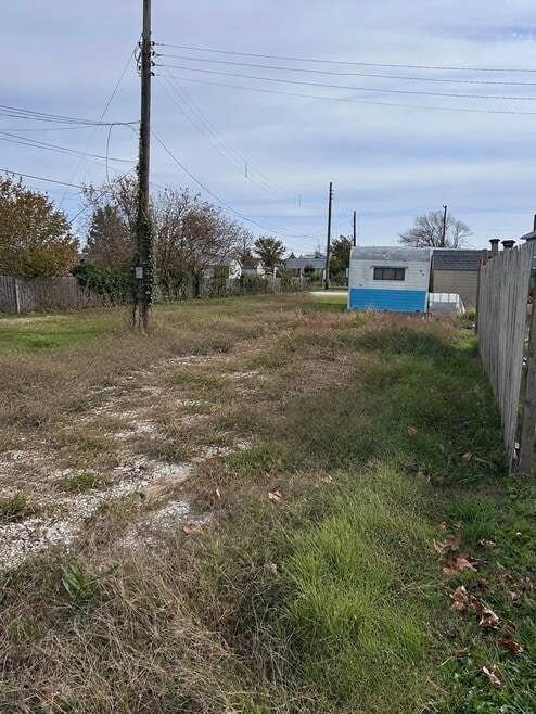 Building Photo - 3B ADELINE Ave