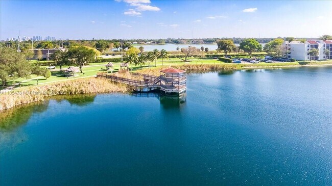 Building Photo - 110 Lake Emerald Dr