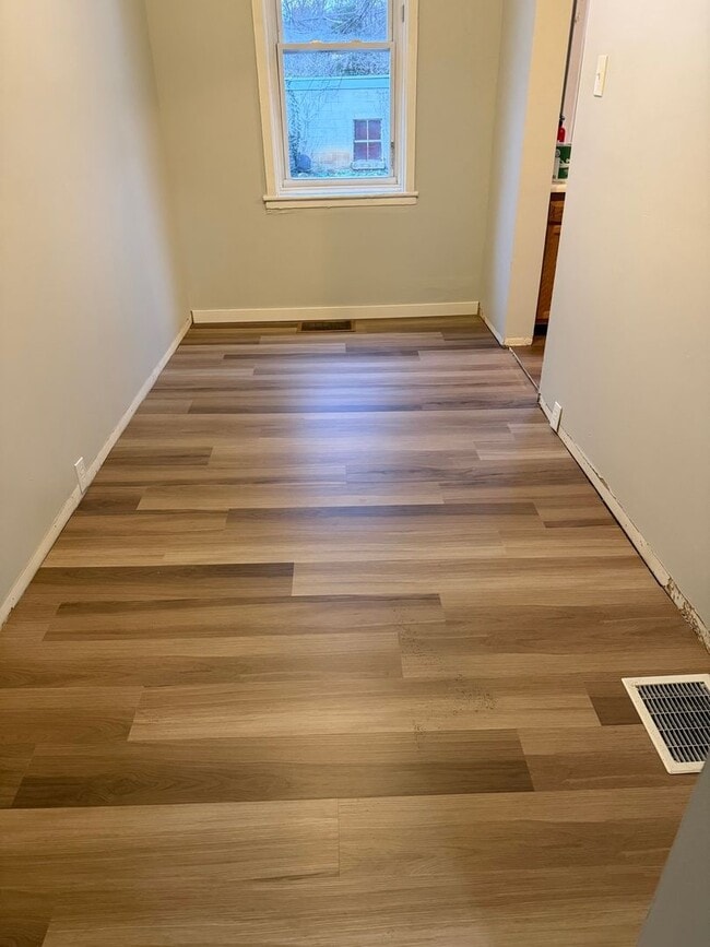 Building Photo - Section 8 Allowed-4 Bedroom 1 Bath House, Garage, Fenced Yard-York City SD