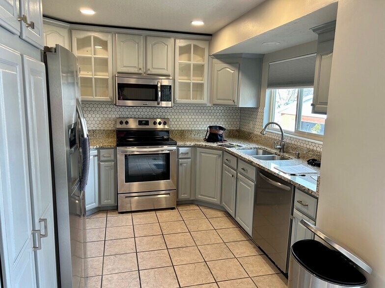 Kitchen - 465 E 6770 S