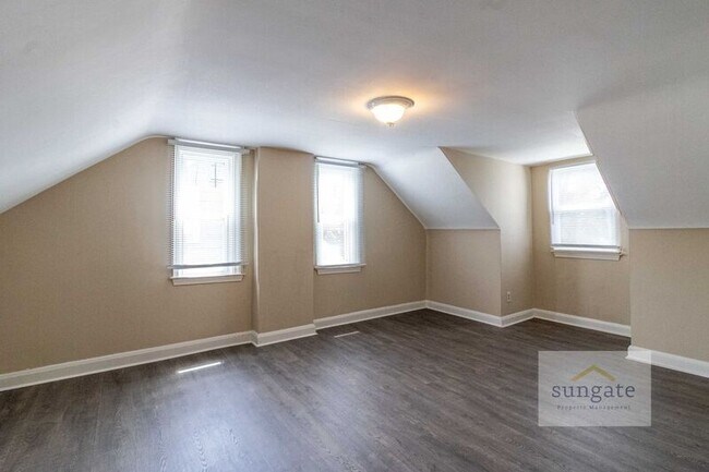 Building Photo - 6017 Winthrope Ave