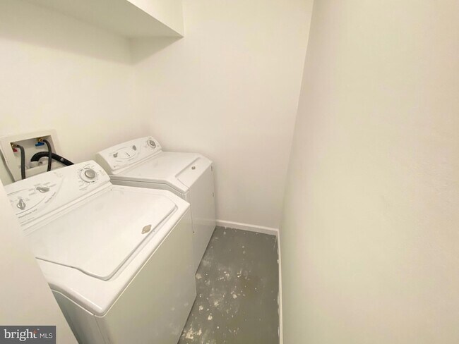 Building Photo - 14817 Winding Loop