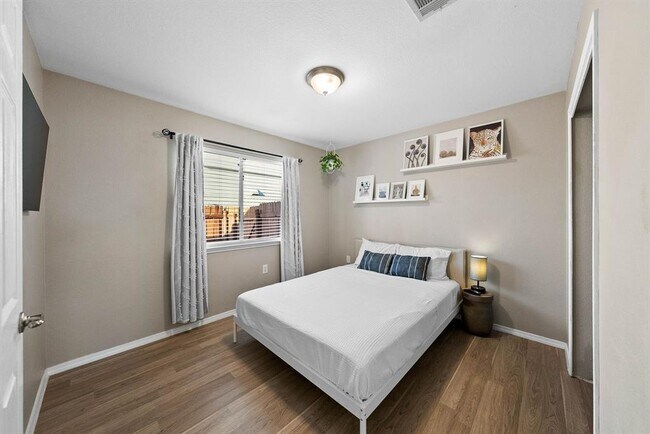 Building Photo - 6117 Los Cielos Blvd
