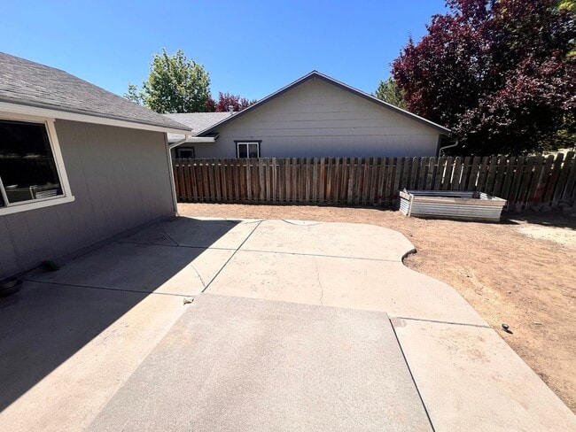 Building Photo - Nicely renovated 3 bedroom home!