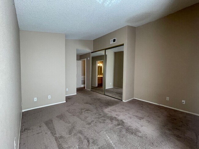 Building Photo - Palmdale 3 + 2 Available Now