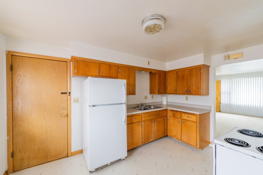 Kitchen - 3061 S 72nd St