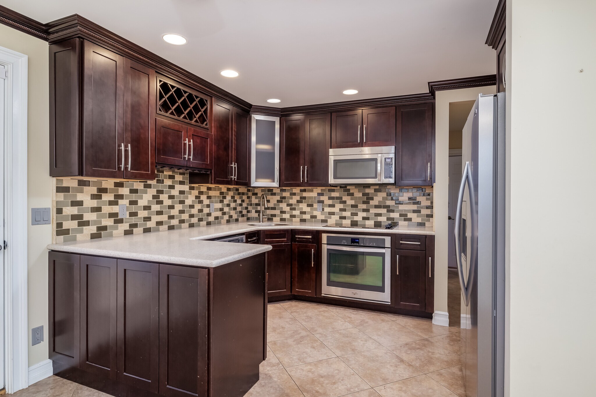 Building Photo - 762 Caryl St