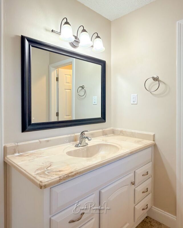 Building Photo - 7865 Apollo Dr